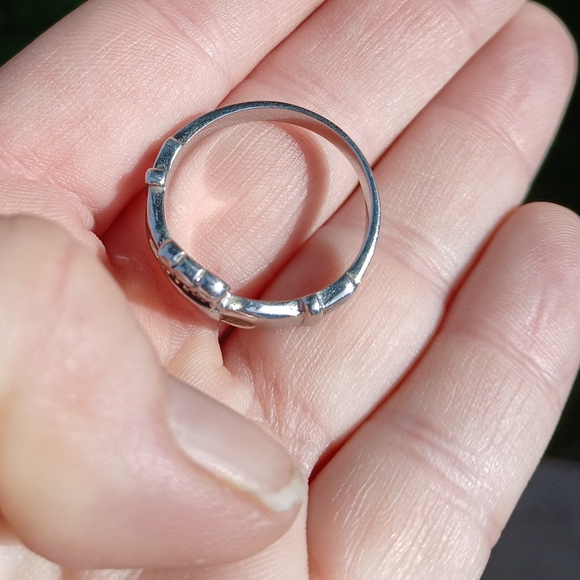 New Men's Silver Claddagh Ring. - Picture 4 of 11